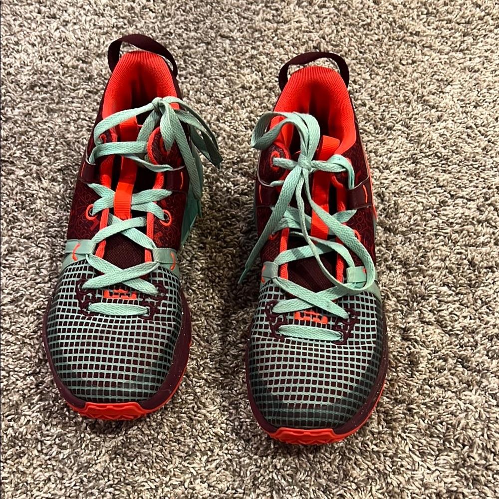 Nike LeBron witness- orange and teal